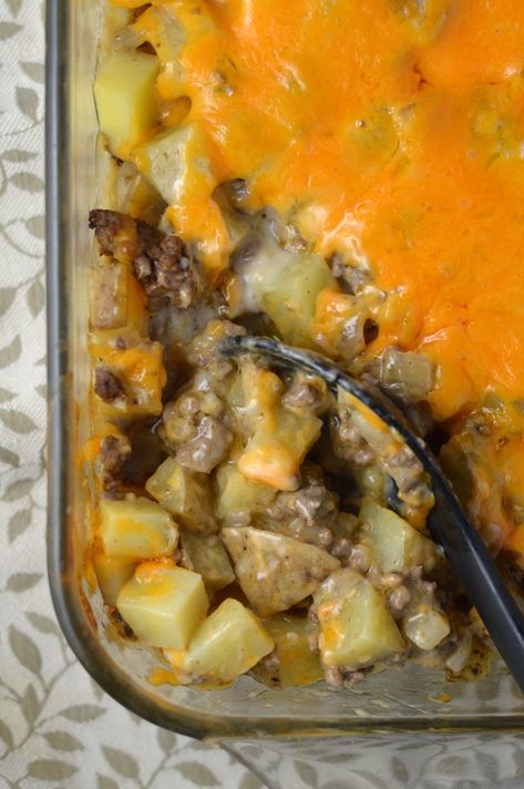 Ground Beef and Potato Casserole | A Taste of Madness Ground Beef Potato Casserole, Beef Potato Casserole, Beef And Potato Casserole, Casserole Beef, Crockpot Recipes Beef Stew, Ground Beef And Potatoes, Easy Ground Beef, Potatoe Casserole Recipes, Beef And Potatoes