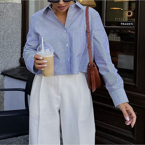 Crop Striped Shirt Outfit, Cropped Button Shirt Outfit, Crop Dress Shirt Outfit, Stripe Shirts Women, Stripe Crop Shirt, Striped Cropped Shirt Outfit, Cropped Shirts Outfits, Cropped Shirts For Women, Styling Button Down Shirts Women Work