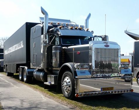 Mysterious Black American Trucks visit Truckrun Horst 2013 near America! Custom Peterbilt, Ferrari F12berlinetta, Best Couple Pics For Dp, Semi Trailer Truck, American Trucks, Dream Cars Mercedes, Black Truck, Train Truck, Custom Big Rigs