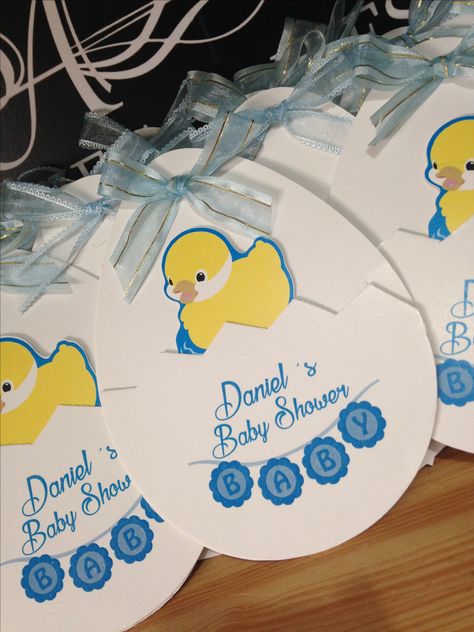 Dulce invitaciones de patito para  el baby Shower de Daniel Antonio #ducky#invitations#babyshower#patitos#@kdctarjeteria Distintivos Baby Shower, Baby Shower Invitaciones, Baby Shawer, Lucca, 3rd Birthday, Baby Boy Shower, Gender Reveal, Baby Showers, Shower Ideas