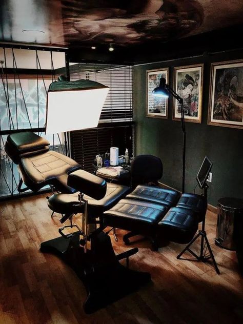 Tattoo Shops Near Me: A Guide for Tattoo Enthusiasts & First-Time Seekers Tattoo Studio Interior Aesthetic, Small Tattoo Shop Interior, Small Tattoo Studio Interior, Tattoo Parlor Interior, Tattoo Booth Ideas, Tattoo Room Studio, Tattoo Parlor Aesthetic, Tattoo Station Ideas, Tattoo Room Ideas