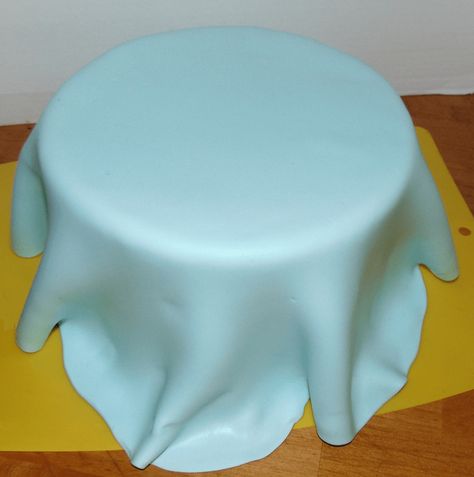 Fondue Cake, Simple Fondant Cake, Cake Covering, Apple Fritter Cake, Fondant Tips, Cake With Fondant, Square Wedding Cakes, Frosting Tips, Smooth Cake