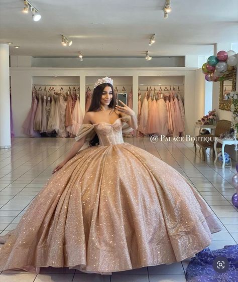 Vestido Rose Gold, Light Pink Quinceanera Dresses, Gold Quince Dress, Rose Gold Quinceanera Dresses, Robes Quinceanera, Quince Dresses Champagne, Champagne Quinceanera Dresses, Xv Dresses, Blue Quinceanera