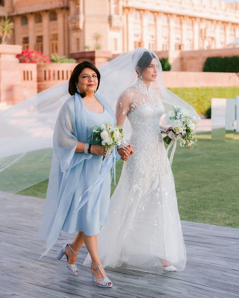 celebrity mother of the bride madhu chopra with daughter priyanka Priyanka Chopra Wedding, Christian Wedding Ceremony, Celebrity Bride, Stylish Celebrities, Christian Wedding, Nick Jonas, Bride Clothes, Wedding Outfits, Bride Wear