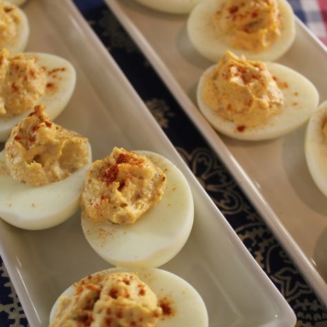 Devilish Eggs by the ONE and ONLY - Emeril!!! =) Hot Taco Dip, Deviled Egg Recipe, Pickled Jalapenos, Steak And Onions, Egg Recipe, Potluck Dishes, Deviled Eggs Recipe, Deviled Egg, Sweet Pickles