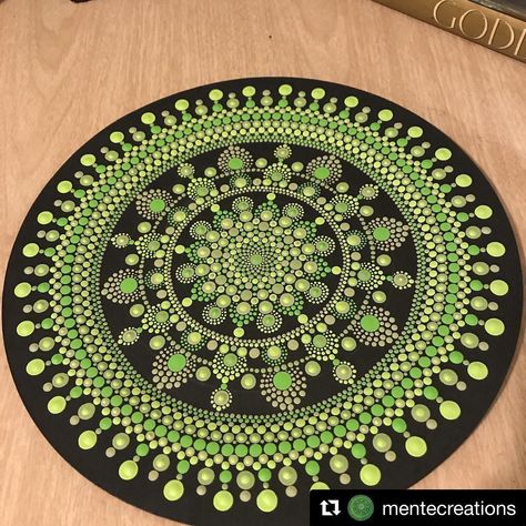 Green Mandala Dot Art, Green Dot Mandala, Dot Mandalas, Indian Wall Art, Green Mandala, Mandala Art Therapy, Green Shades, Dot Mandala, Mandala Dots