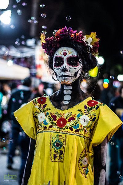 Mexican Halloween Costume, Catrina Costume, Halloween Makeup Sugar Skull, Mexican Halloween, Sugar Skull Costume, Food Events, Den Mrtvých, Day Of Dead, Sally Nightmare Before Christmas