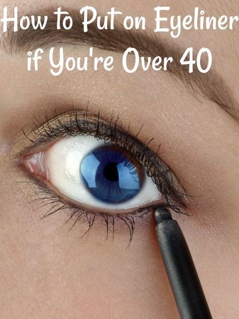 Wrinkled Eyelids, How To Put Eyeliner, Eyeliner Application, Makeup Over 50, Makeup Over 40, Makeup Tips For Older Women, Makeup For Older Women, Eyeliner For Beginners, Eyebrow Makeup Tips