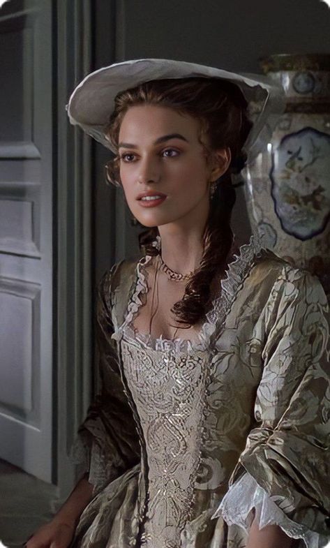 Elizabeth Swann White Dress, Elizabeth Swan Outfits, Kiera Knightly Pirate Costume, Pirates Of The Caribbean Elizabeth Swan, Keira Knightly Pirates Of The Caribbean, Keira Knightley Pirates Of The Caribbean, Elizabeth Swann Outfit, Elizabeth Swann Dress, Keira Knightley Dress