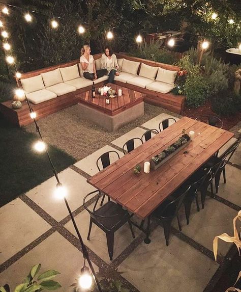 “This AMAZING backyard space from fellow Sacramentan @urbanfarmstead is pretty much the epitome of outdoor perfection and is so much of what we hope to…” Diy Patio Ideas, Design Per Patio, Landscaping Backyard, Small Backyard Gardens, Casa Patio, Backyard Inspiration, Landscape Designs, Backyard Spaces, घर की सजावट