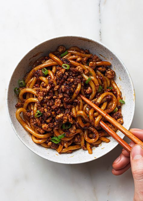 15 Minute Chilli Tofu Noodles Vegan Asian Dinner Recipes, Healthy Quick Lunches Vegetarian, Asian Noodles Aesthetic, Teriyaki Tofu Noodles, Vegan Tofu Noodles, Easy Vegan Chinese Recipes, Fancy Tofu Recipes, Veg Heavy Meals, Tofu Noodles Recipes