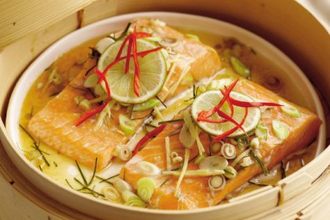 Steamed salmon with Thai sauce Csiro Total Wellbeing Diet, Bocconcini Salad, Steamed Salmon, Steam Salmon, Moroccan Stew, Gluten Free Chilli, Delicious Salmon Recipes, Chicken Tagine, Walnut Shrimp