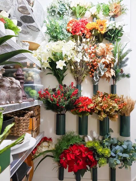 Storage ideas for stems and florals Organization Art Supplies, Dream Art Room, Supply Organization, Green Spray Paint, Wreath Storage, Art Supplies Storage, Holiday Storage, Art Supply Organization, Hanging Wreath