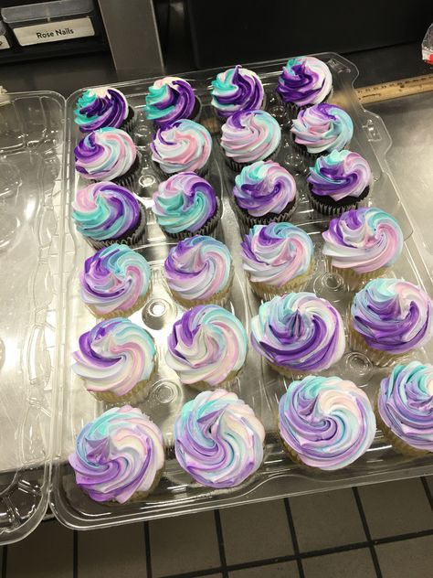 Purple Teal Cupcakes, Cloud 9 Birthday Party Ideas Food, 13th Birthday Party Ideas For Teens, Teal Cupcakes, Girly Birthday Cakes, Purple Cakes Birthday, Blue Birthday Cakes, Swirl Cupcakes, Purple Cupcakes