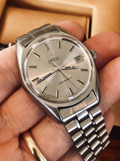 Omega large lugs vintage Seamaster stainless Vintage Seamaster, Classic Watches For Men, Vintage Seiko Watches, Casio Vintage, Stylish Watches Men, Everyday Watch, Trendy Watches, Omega Watches, Premium Watches