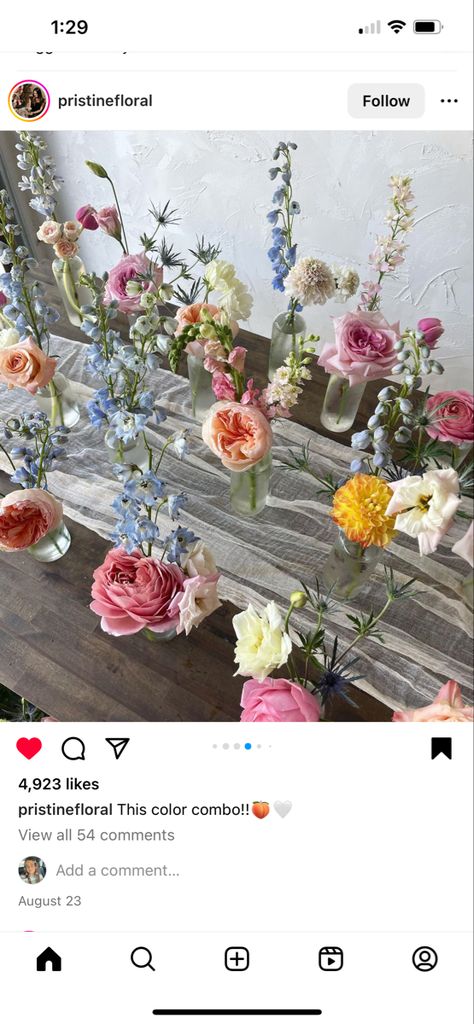 Wildflower Wedding Table, Table Centerpieces Ideas, Bud Vases Wedding, Bridal Shower Inspo, Centerpieces Ideas, Wildflower Baby Shower, Wedding Table Flowers, Wedding Vases, Garden Party Wedding