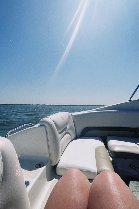 Lancha Aesthetic, Lake Boat Aesthetic, Boat Life Aesthetic, Summer Boat Aesthetic, Boat Day Aesthetic, Lake Day Aesthetic, 2025 Manifestation, Obx Summer, Midwest Summer