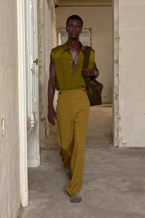 AMI Spring 2025 Ready-to-Wear Runway, Fashion Show & Collection Review [PHOTOS] Paris Fashion Week Men, Ami Alexandre Mattiussi, Alexandre Mattiussi, Male Fashion Trends, The Claw, Film Strip, Mid Autumn Festival, Fashion Week Runway, Spring Summer 2024