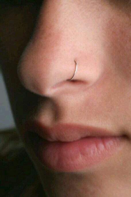 Nose piercing Piercings Corps, Nose Piercing Care, Orr Piercing, Piercings Bonitos, Piercing Nostril, Piercing Bouche, Nose Piercing Hoop, Smiley Piercing, Medusa Piercing