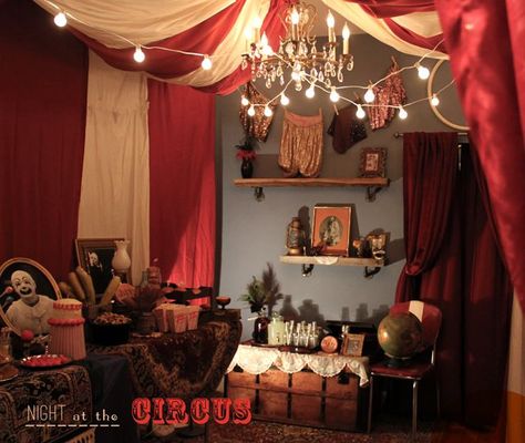 | Circus Themed Living Room - I LOVE IT, minus the creepy clowns: Living ... Circus Bedroom, Circus Room, Living Room Halloween Decor, Circus Decor, Vintage Circus Theme, Halloween Living Room Decor, Creepy Circus, Dekorasi Halloween, Vintage Circus Party