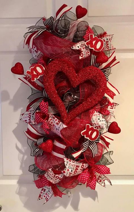 Valentine Door Swag Diy, Valentine Swags For Front Door, Swags For Front Door, Vday Diy, Valentine Wreath Craft, Wreaths Mesh, Valentines Wreaths, Front Door Diy, Diy Valentines Day Wreath