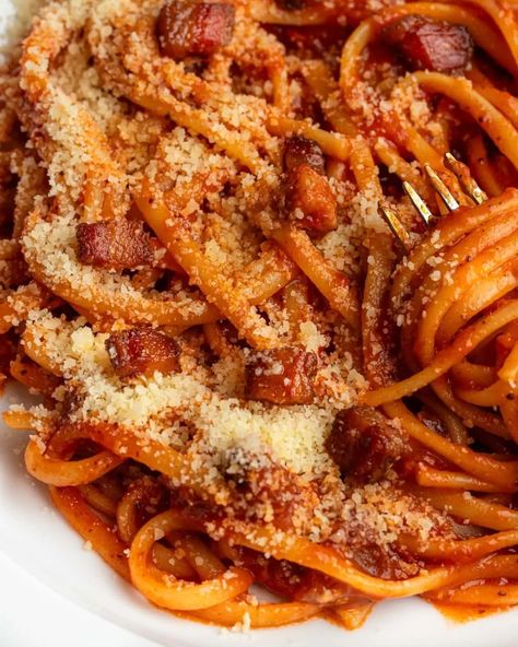 Best Classic Pasta Amatriciana Recipe - The Burnt Butter Table Arabiatta Sauce Pasta, Easy Tomato Pasta Sauce, Amatriciana Pasta, Amatriciana Recipe, Pasta All Amatriciana, Amatriciana Sauce, Pasta Amatriciana, Easy Homemade Pasta, Burnt Butter