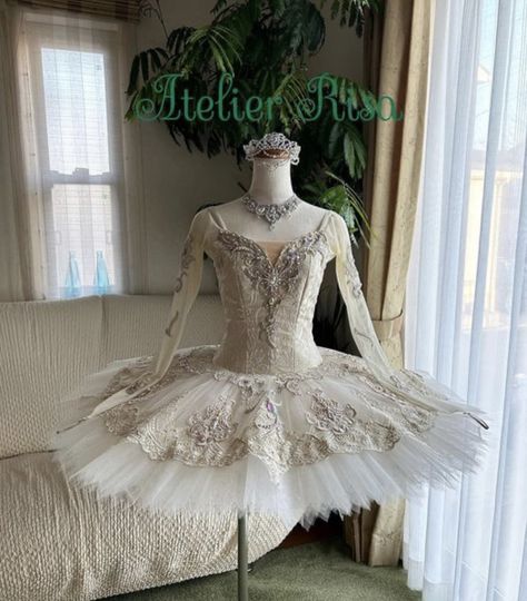 Green Prom Dress Long, Ballerina Tutu, Ballet Poses, Solo Costume, Ballerina Girl, Ballet Tutu, Ballet Costumes, Green Prom Dress, Dance Costumes