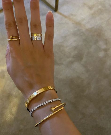 Stylish Jewelry Accessories, Gold Bracelets Stacked, Jewelry Accessories Earrings, The Shallows, Jewelry Instagram, Cartier Panthere, Wrist Jewelry, Luxe Jewelry, Instagram Accounts To Follow