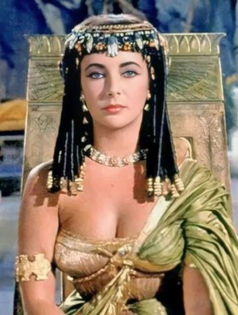 Elizabeth Taylor Eyes, Elizabeth Taylor Cleopatra, Classical Hollywood Cinema, Egiptul Antic, Child Actresses, Actrices Hollywood, Elizabeth Taylor, Hollywood Glamour, Hollywood Stars