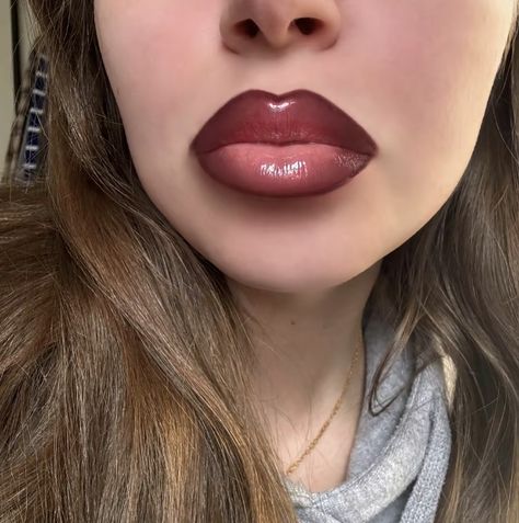 90s Makeup Lips, Red And Brown Lip Combo, Lip Ideas Makeup, Plum Lip Combo, Brown And Red Lip Combo, Lip Inspo Make Up, Brown Red Lip Combo, Red Lip Combo For Brown Skin, Girly Makeup Aesthetic