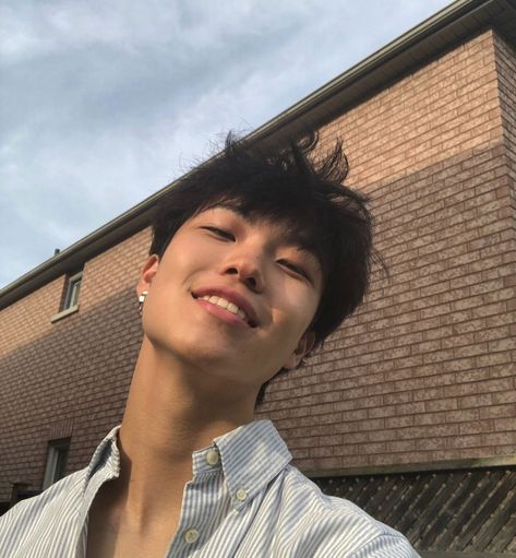 💌┊𝚙𝚒𝚗𝚝𝚎𝚛𝚎𝚜𝚝: 𝚋𝚕𝚊𝚔𝚎𝚞𝚠𝚞 Kore Ulzzang, Handsome Asian Men, Hot Asian Men, Cute Asian Guys, The Perfect Guy, Attractive Guys, Ulzzang Boy, Attractive People