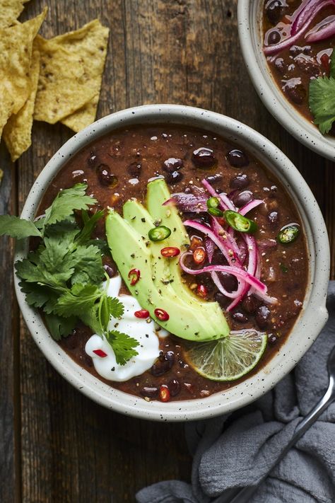 Mexican Black Bean Soup, Bien Tasty, Bean And Bacon Soup, Black Bean Soup Recipe, Chili Beans, Homemade Comfort Food, Bean Soup Recipe, Black Bean Soup, How To Cook Beans