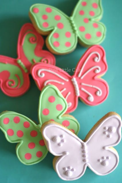 Butterfly Cookies. These would be cute for springtime. #baking #cookies #icing #dessert #snack #tooprettytoeat #spring #butterflies #butterfly Decorative Cookies, Butterfly Cookies, Animal Cookie, Easter Sugar Cookies, Cookie Bouquet, Spring Cookies, Summer Cookies, Sugar Cookie Designs, Pretty Cookies