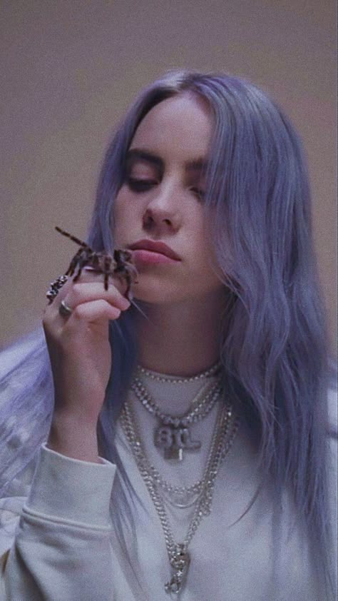 Street Style Vintage, Billie Eyelash, Xavier Rudd, Aesthetic Header, Candy Paint, Black And White Outfit, Billie Eilish Vídeos, Snapchat Filter, Six Feet Under