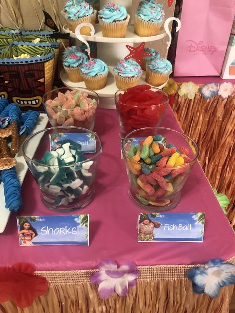 Moana Themed Birthday Party Activities, Moana Birthday Party Snack Ideas, Moana Snack Table, Moana Birthday Snack Ideas, Moana Themed Desserts, Moana Party Snacks, Moana Birthday Snacks, First Birthday Moana Theme, Moana Party Treats