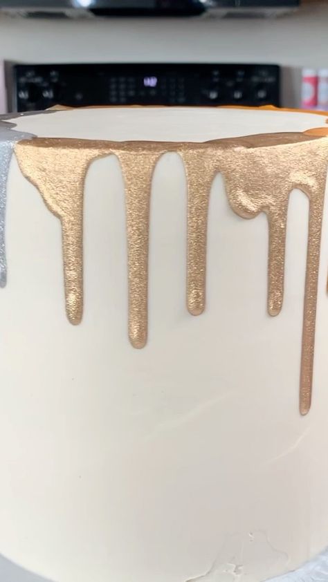 How To Do Gold Drip On Cake, Gold Cake Drip Tutorial, Gold Drip Cake Ideas, How To Use Edible Glitter Dust On Cake, Gold Drip Recipe For Cake, Gold Frosting How To Make, Christmas Drip Cake Ideas, How To Make Gold Drip Icing, Rose Gold Drip Cake Birthday