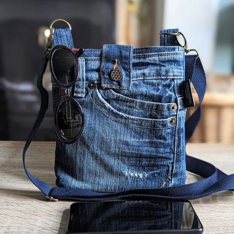 Denim Bag - Grungy Denim Mini Cross Body Crossover Bag #jeansbagdiyideas #jeansbagdiyeasy #jeansbagdiypattern Jean Pocket Purse, 2023 Bags, Diy Jean Bag, Jeans Purse, Tas Denim, Recycled Jeans Bag, Mini Cross Body Bag, Denim Bag Diy, Denim Bag Patterns