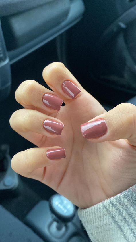 Biab Autumn Nails Inspiration, Simple Acrylic Nails Solid, February Nails Solid Color, Solid Nail Colors Winter, Simple Holiday Nails Square, Plain Holiday Nails, Acrylic Nails Solid Color Simple, Plain Coloured Nails, Solid Colour Acrylic Nails