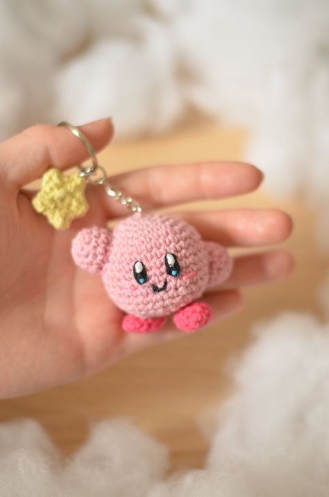 Are you a Nintendo fan or do you know someone who loves Kirby? It's time to make your cute Kirby keychain! The pattern is well-explained, easy to follow with pictures, and will definitely give you a dreaming Kirby! *PLEASE NOTE THAT THIS IS A CROCHET PATTERN (PDF file), NOT THE FINISHED KIRBY*. The file will be available for download immediately after purchase (8 pages of detailed instructions) This crochet pattern doesn't contain the crocheting lessons. You should have the basic crochet skills. Crochet Kirby Keychain, Pink Crochet Keychain, Pink Crochet Pattern, Crochet Kirby Free Pattern, Crochet Anime Keychain, Crochet Pink Ideas, Kirby Crochet Pattern Free, Keychain Crochet Ideas, Bts Crochet Pattern