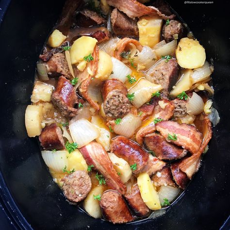 Sausage, bacon, potatoes, and onion. This slow cooker spin on Irish Dublin coddle is definitely hearty yet also whole30 and paleo compliant. You can serve this St. Patrick's Day recipe for breakfast, lunch or dinner. Dublin Coddle Recipe, Coddle Recipe, Dublin Coddle, Bacon Potatoes, Irish Cooking, Hp Sauce, Recipe For Breakfast, Bacon Potato, Irish Food