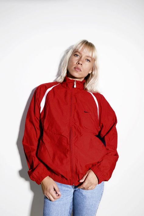 Nike vintage windbreaker red Red Windbreaker Outfit, Nike Windbreaker Outfit, Nike Vintage Windbreaker, Windbreaker Outfit, Retro Windbreaker, 80s Clothing, 90s Fashion Women, Red Windbreaker, Sports Track