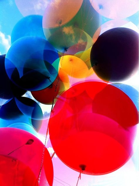 Balloons Love Balloon, Bubble Balloons, Colourful Balloons, Over The Rainbow, Pics Art, World Of Color, Color Textures, Sunny Day, Grafik Design