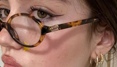 Glasses Inspiration, Makeup Inspo, Maquillaje De Ojos, Girly Things, Dream Life, Miu Miu, Cool Girl, Ideias Fashion, Eyelashes