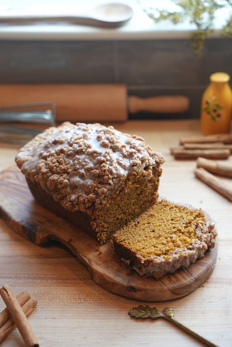 Pumpkin bread with Spiced Streusel Topping and Glaze - Mariyum Bread Glaze Recipe, Bread Glaze, Pumpkin Spice Glaze, Pumpkin Molasses, Molasses Bread, Carrot Cake Loaf, Matcha Cheesecake, Cheesecake Tarts, Moist Pumpkin Bread