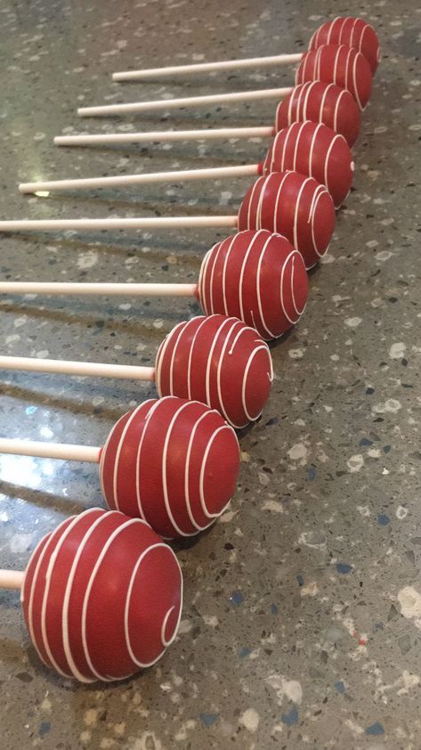 Red Desserts Aesthetic, Sweet Sixteen Appetizers, Red Treats Table, Red And White Theme Birthday Party, Red Cake Pops Ideas, Red And White Cake Pops, Sweet Sixteen Red Theme, Sweet 16 Party Ideas Red And Gold, Red Treats For Party