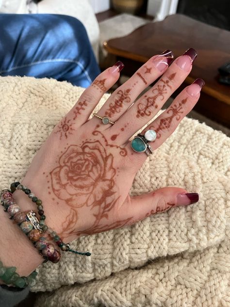 Henna ideas!! #rings #ring #henna #hennainspire #jewelry #indie #hippie #earthy Ring Henna, Henna Rose, Henna Ideas, Tattoo Idea, Henna Designs, Henna, Tattoos, Ring