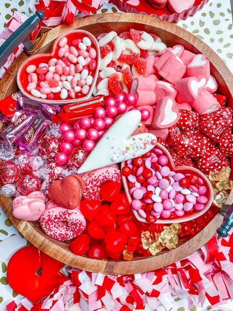 Red Candy Charcuterie Board, Valentine’s Day Candy Charcuterie Board, Candy Charcuterie Board Valentines, Valentine’s Day Candy Salad, Valentine’s Day Candy Board, Valentines Candy Salad, Valentines Desert Board, Valentine Candy Charcuterie Board, Candy Board Valentines Day