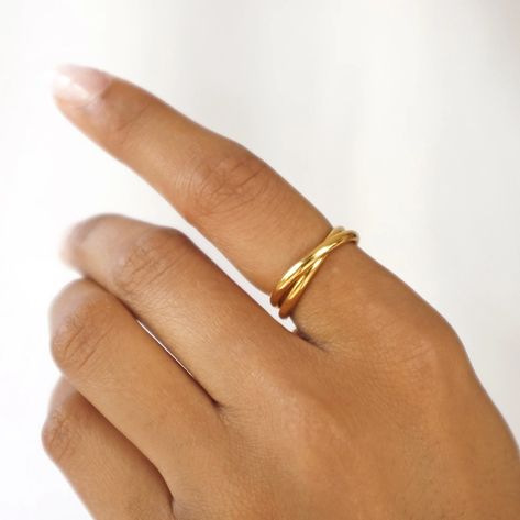 Gold Interlocked Double Ring Minimal Ring Gold Band Ring | Etsy Beautiful Gold Rings, Rolling Ring, Delicate Gold Jewelry, Ring Minimal, Interlocking Ring, Minimal Ring, Gold Rings Jewelry, Gold Ring Designs, Stylish Rings