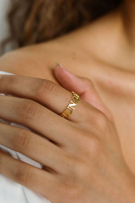 "Elegant gold curb chain ring with a dainty name, featuring the initial letter for a unique and sentimental gift for your girlfriend." Font Number, Number Design, Name Ring, Name Rings, Pearl Collection, Free Earrings, Chain Design, Ring Fit, Color Ring