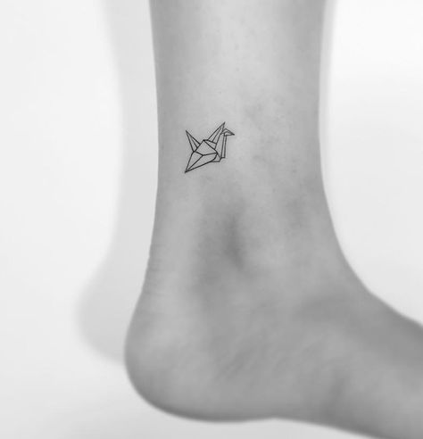 Geometric Tattoo Meaning, Tattoo Crane, Paper Crane Tattoo, Small Geometric Tattoo, Minimalist Tattoo Meaning, Swan Tattoo, Origami Tattoo, Crane Tattoo, Muster Tattoos